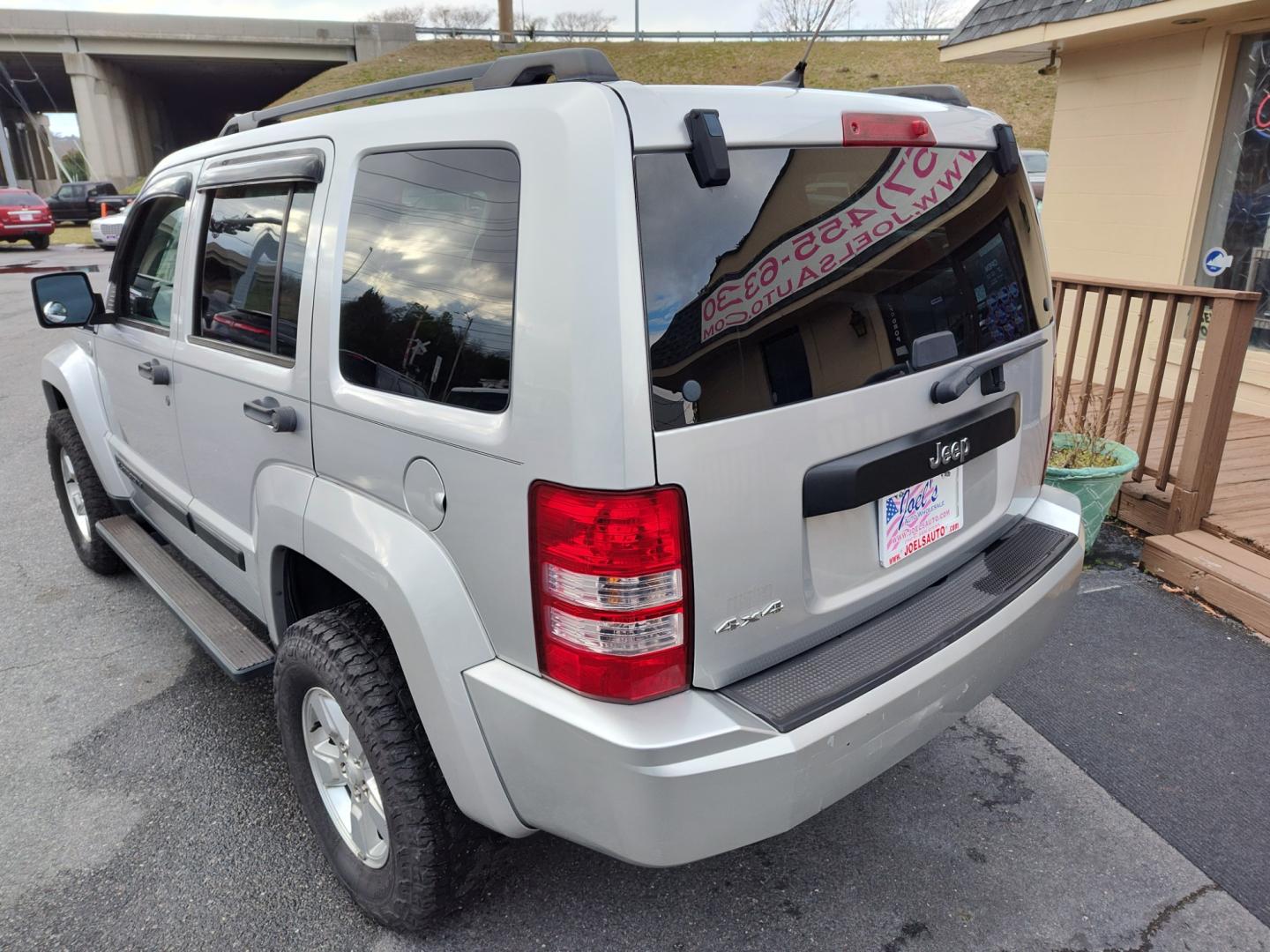 2011 Silver Jeep Liberty (1J4PN2GK1BW) , Automatic transmission, located at 5700 Curlew Drive, Norfolk, VA, 23502, (757) 455-6330, 36.841885, -76.209412 - Photo#10